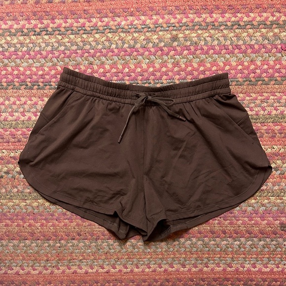 NWT LULULEMON SOFT JERSEY MIDRISE CURVED HEM SHORT 3” LAVA CAKE BROWN - Picture 1 of 5